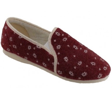 Women's moccasin slippers